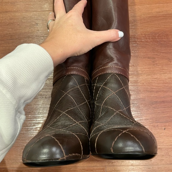 ❌SOLD❌ CHANEL Brown Boots - Picture 14 of 16